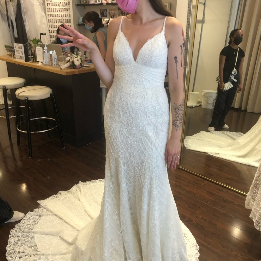 Wedding dress - Picture 3 of 13